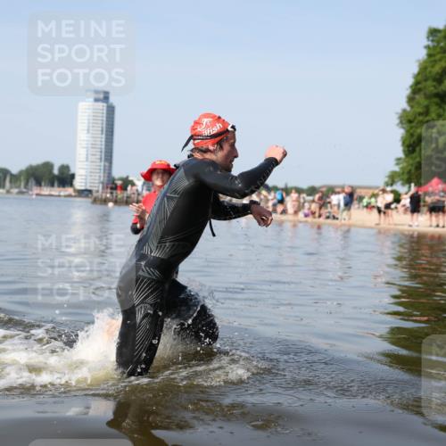 22.06.2025 - Viking Triathlon Michael Strokosch http://msf.ph/oto/8060950 22.06.2025 10:24:10 Schwimmen 609 meine-sportfotos.de