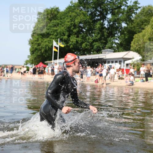 22.06.2025 - Viking Triathlon Michael Strokosch http://msf.ph/oto/8060955 22.06.2025 10:24:11 Schwimmen 609 meine-sportfotos.de