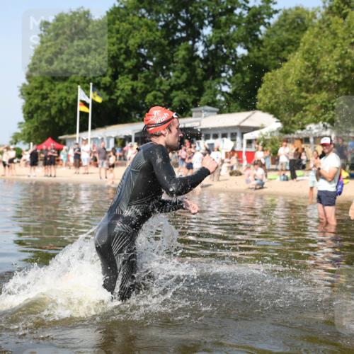 22.06.2025 - Viking Triathlon Michael Strokosch http://msf.ph/oto/8060959 22.06.2025 10:24:11 Schwimmen 609 meine-sportfotos.de