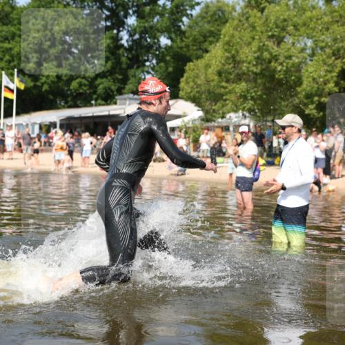 22.06.2025 - Viking Triathlon Michael Strokosch http://msf.ph/oto/8060965 22.06.2025 10:24:11 Schwimmen 609 meine-sportfotos.de