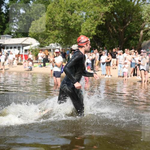 22.06.2025 - Viking Triathlon Michael Strokosch http://msf.ph/oto/8060978 22.06.2025 10:24:11 Schwimmen 609 meine-sportfotos.de