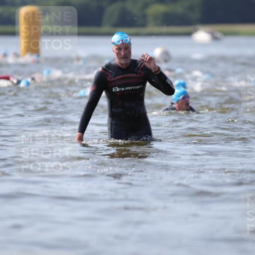 22.06.2025 - Viking Triathlon H.Heesch http://msf.ph/oto/8060980 22.06.2025 10:38:37 Schwimmen 22, 85, 135, 156, 164, 211, 215, 315, 327, 336, 398, 419, 428, 601, 603, 659 meine-sportfotos.de