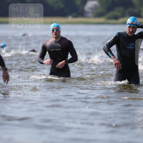 22.06.2025 - Viking Triathlon H.Heesch http://msf.ph/oto/8060983 22.06.2025 10:38:41 Schwimmen 22, 26, 85, 135, 156, 164, 210, 211, 215, 315, 327, 336, 419, 601, 659 meine-sportfotos.de