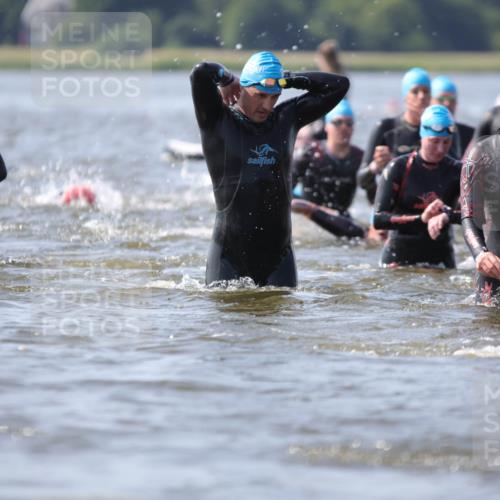 22.06.2025 - Viking Triathlon H.Heesch http://msf.ph/oto/8060993 22.06.2025 10:38:42 Schwimmen 22, 26, 40, 57, 85, 135, 156, 164, 210, 211, 215, 315, 327, 336, 601, 659 meine-sportfotos.de