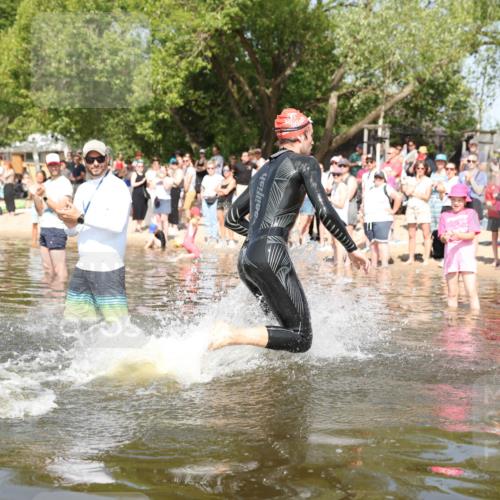 22.06.2025 - Viking Triathlon Michael Strokosch http://msf.ph/oto/8060994 22.06.2025 10:24:12 Schwimmen 609 meine-sportfotos.de