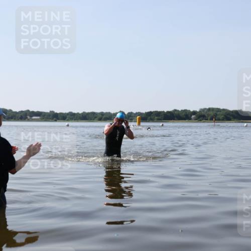 22.06.2025 - Viking Triathlon Michael Strokosch http://msf.ph/oto/8061002 22.06.2025 10:24:42 Schwimmen 329 meine-sportfotos.de