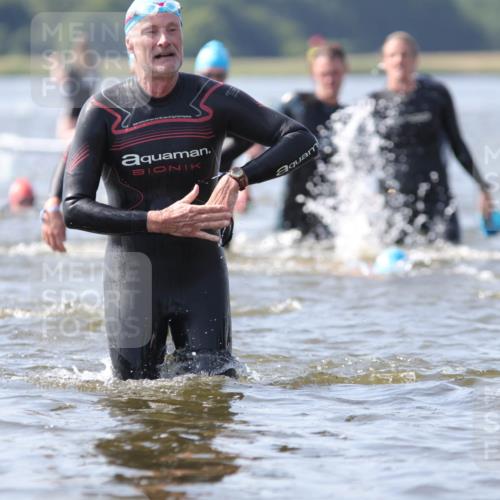 22.06.2025 - Viking Triathlon H.Heesch http://msf.ph/oto/8061007 22.06.2025 10:38:50 Schwimmen 26, 40, 57, 135, 148, 164, 181, 185, 210, 211, 315, 327, 336, 408, 416, 451 meine-sportfotos.de