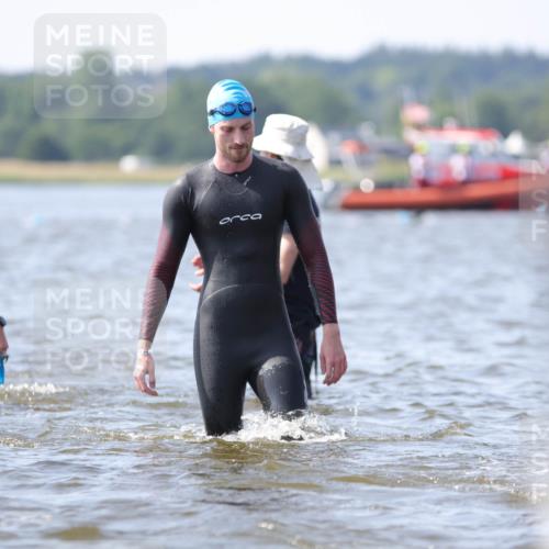 22.06.2025 - Viking Triathlon H.Heesch http://msf.ph/oto/8061013 22.06.2025 10:38:51 Schwimmen 26, 40, 57, 135, 148, 164, 181, 185, 210, 211, 315, 327, 336, 408, 416, 451, 654 meine-sportfotos.de