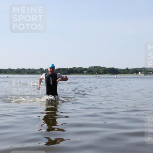 22.06.2025 - Viking Triathlon Michael Strokosch http://msf.ph/oto/8061018 22.06.2025 10:24:43 Schwimmen 329 meine-sportfotos.de