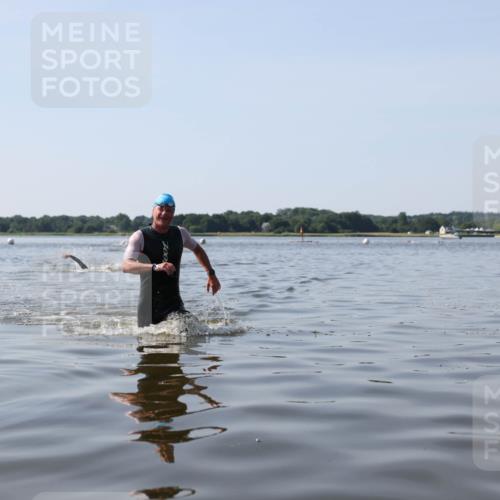 22.06.2025 - Viking Triathlon Michael Strokosch http://msf.ph/oto/8061026 22.06.2025 10:24:44 Schwimmen 329 meine-sportfotos.de