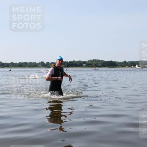 22.06.2025 - Viking Triathlon Michael Strokosch http://msf.ph/oto/8061031 22.06.2025 10:24:44 Schwimmen 329 meine-sportfotos.de