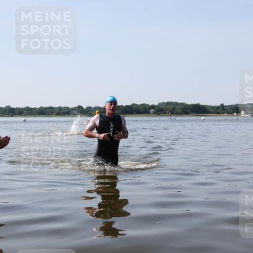 22.06.2025 - Viking Triathlon Michael Strokosch http://msf.ph/oto/8061036 22.06.2025 10:24:44 Schwimmen 329 meine-sportfotos.de