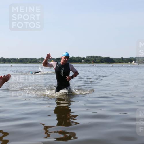 22.06.2025 - Viking Triathlon Michael Strokosch http://msf.ph/oto/8061043 22.06.2025 10:24:45 Schwimmen 329 meine-sportfotos.de