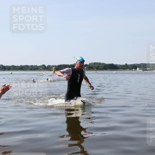 22.06.2025 - Viking Triathlon Michael Strokosch http://msf.ph/oto/8061048 22.06.2025 10:24:45 Schwimmen 329 meine-sportfotos.de