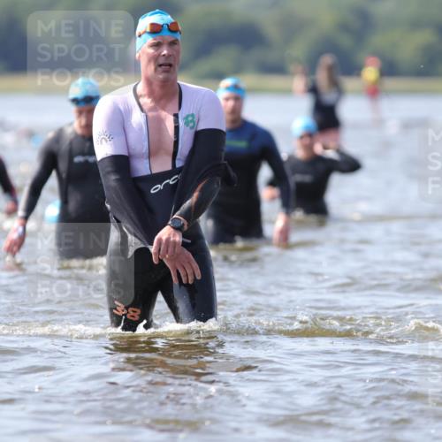 22.06.2025 - Viking Triathlon H.Heesch http://msf.ph/oto/8061063 22.06.2025 10:39:04 Schwimmen 26, 40, 57, 79, 148, 181, 182, 185, 210, 276, 295, 351, 386, 408, 416, 451, 536, 654 meine-sportfotos.de