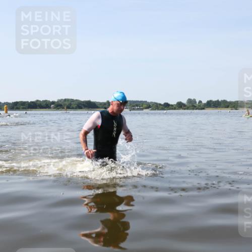 22.06.2025 - Viking Triathlon Michael Strokosch http://msf.ph/oto/8061067 22.06.2025 10:24:46 Schwimmen 329 meine-sportfotos.de