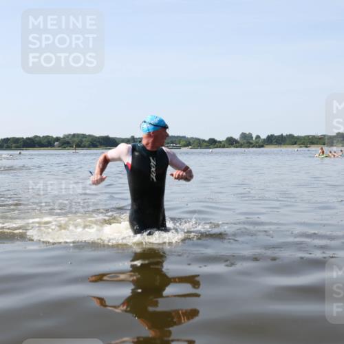 22.06.2025 - Viking Triathlon Michael Strokosch http://msf.ph/oto/8061071 22.06.2025 10:24:46 Schwimmen 329 meine-sportfotos.de