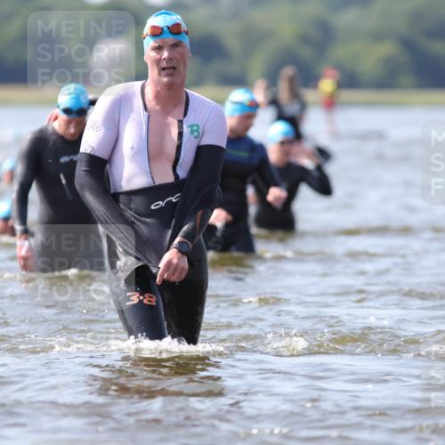 22.06.2025 - Viking Triathlon H.Heesch http://msf.ph/oto/8061074 22.06.2025 10:39:04 Schwimmen 26, 40, 57, 79, 148, 181, 182, 185, 210, 276, 295, 351, 386, 408, 416, 451, 536, 654 meine-sportfotos.de
