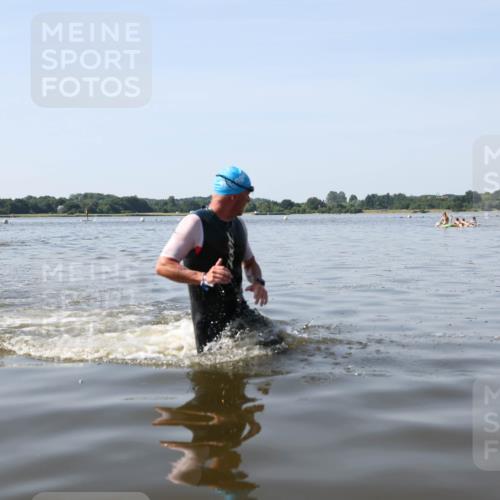 22.06.2025 - Viking Triathlon Michael Strokosch http://msf.ph/oto/8061080 22.06.2025 10:24:46 Schwimmen 329 meine-sportfotos.de