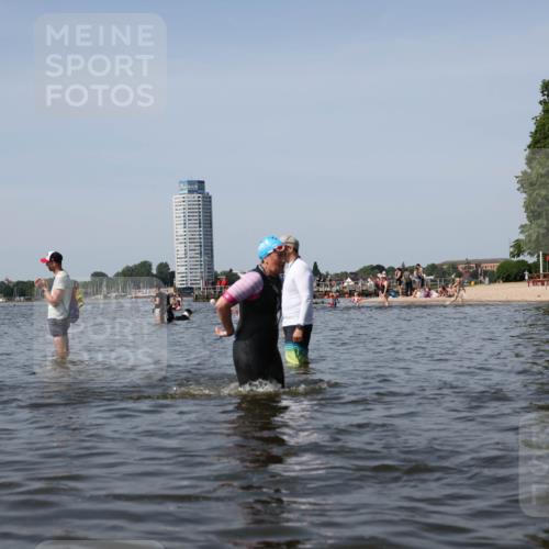 22.06.2025 - Viking Triathlon Michael Strokosch http://msf.ph/oto/8061081 22.06.2025 10:45:13 Schwimmen 68, 346, 493, 503, 605 meine-sportfotos.de