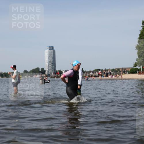22.06.2025 - Viking Triathlon Michael Strokosch http://msf.ph/oto/8061082 22.06.2025 10:45:13 Schwimmen 68, 346, 493, 503, 605 meine-sportfotos.de