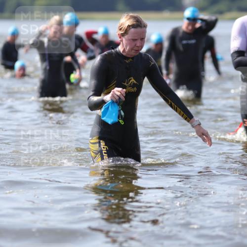 22.06.2025 - Viking Triathlon H.Heesch http://msf.ph/oto/8061083 22.06.2025 10:39:06 Schwimmen 40, 57, 79, 148, 181, 182, 185, 238, 276, 295, 351, 386, 408, 416, 451, 536, 654 meine-sportfotos.de
