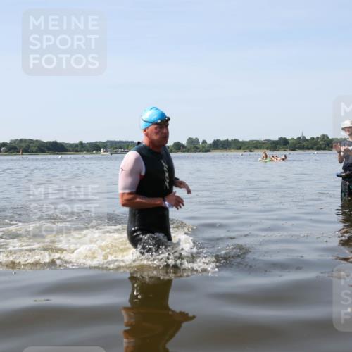 22.06.2025 - Viking Triathlon Michael Strokosch http://msf.ph/oto/8061090 22.06.2025 10:24:47 Schwimmen 329 meine-sportfotos.de