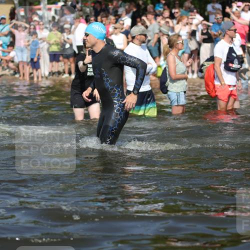 22.06.2025 - Viking Triathlon H.Heesch http://msf.ph/oto/8061091 22.06.2025 10:03:34 Schwimmen 42, 58, 62, 79, 148, 179, 182, 221, 324, 434, 454, 556, 619, 635, 645, 659 meine-sportfotos.de