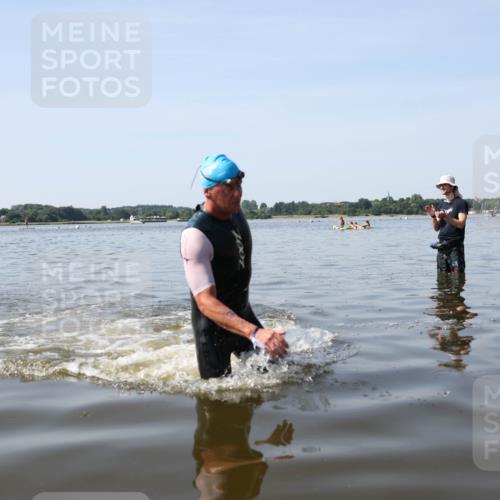 22.06.2025 - Viking Triathlon Michael Strokosch http://msf.ph/oto/8061094 22.06.2025 10:24:47 Schwimmen 329 meine-sportfotos.de