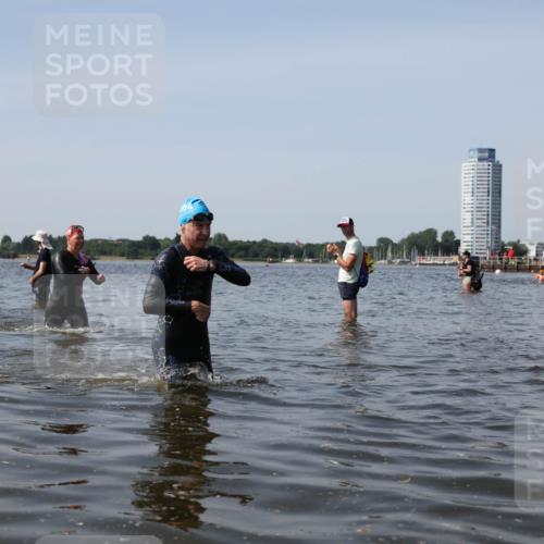 22.06.2025 - Viking Triathlon Michael Strokosch http://msf.ph/oto/8061096 22.06.2025 10:45:18 Schwimmen 68, 102, 108, 346, 493, 503, 605 meine-sportfotos.de