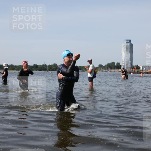 22.06.2025 - Viking Triathlon Michael Strokosch http://msf.ph/oto/8061104 22.06.2025 10:45:18 Schwimmen 68, 102, 108, 346, 493, 503, 605 meine-sportfotos.de