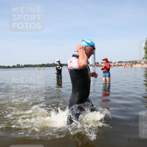 22.06.2025 - Viking Triathlon Michael Strokosch http://msf.ph/oto/8061105 22.06.2025 10:24:49 Schwimmen 4, 329 meine-sportfotos.de