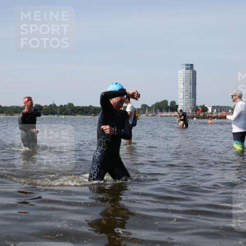 22.06.2025 - Viking Triathlon Michael Strokosch http://msf.ph/oto/8061111 22.06.2025 10:45:18 Schwimmen 68, 102, 108, 346, 493, 503, 605 meine-sportfotos.de