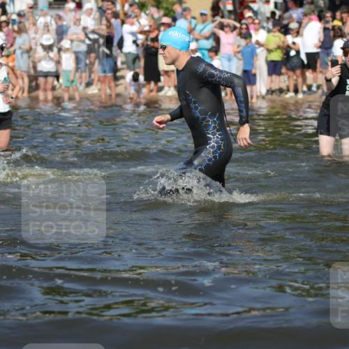 22.06.2025 - Viking Triathlon H.Heesch http://msf.ph/oto/8061113 22.06.2025 10:03:34 Schwimmen 42, 58, 62, 79, 148, 179, 182, 221, 324, 434, 454, 556, 619, 635, 645, 659 meine-sportfotos.de