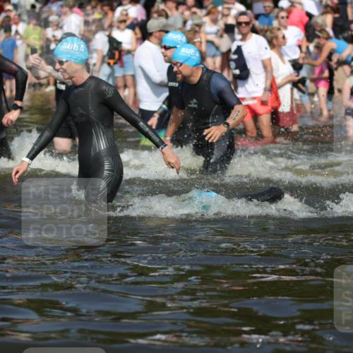 22.06.2025 - Viking Triathlon H.Heesch http://msf.ph/oto/8061135 22.06.2025 10:03:37 Schwimmen 42, 58, 62, 79, 148, 179, 182, 221, 434, 454, 556, 619, 635, 645, 659 meine-sportfotos.de