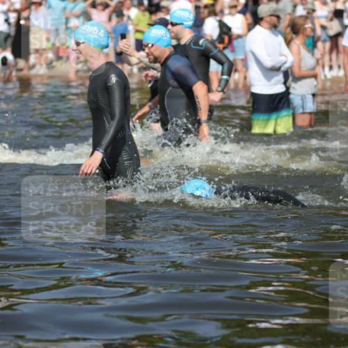 22.06.2025 - Viking Triathlon H.Heesch http://msf.ph/oto/8061148 22.06.2025 10:03:37 Schwimmen 42, 58, 62, 79, 148, 179, 182, 221, 434, 454, 556, 619, 635, 645, 659 meine-sportfotos.de