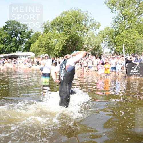 22.06.2025 - Viking Triathlon Michael Strokosch http://msf.ph/oto/8061154 22.06.2025 10:24:51 Schwimmen 4, 329, 521 meine-sportfotos.de