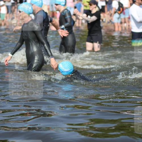 22.06.2025 - Viking Triathlon H.Heesch http://msf.ph/oto/8061161 22.06.2025 10:03:38 Schwimmen 42, 58, 62, 79, 148, 179, 182, 221, 434, 454, 556, 619, 635, 645, 659 meine-sportfotos.de