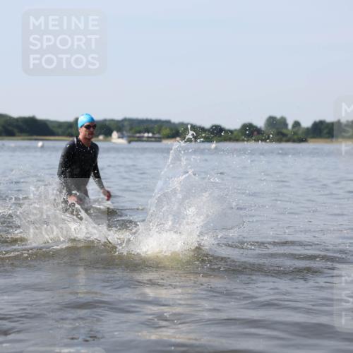 22.06.2025 - Viking Triathlon Michael Strokosch http://msf.ph/oto/8061172 22.06.2025 10:24:57 Schwimmen 4, 329, 521 meine-sportfotos.de