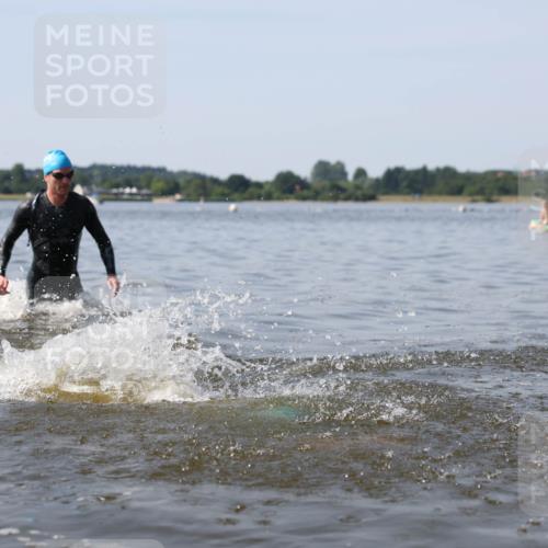 22.06.2025 - Viking Triathlon Michael Strokosch http://msf.ph/oto/8061175 22.06.2025 10:24:57 Schwimmen 4, 329, 521 meine-sportfotos.de