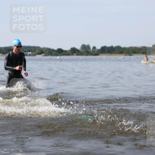 22.06.2025 - Viking Triathlon Michael Strokosch http://msf.ph/oto/8061179 22.06.2025 10:24:57 Schwimmen 4, 329, 521 meine-sportfotos.de