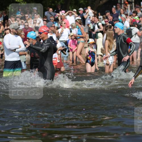 22.06.2025 - Viking Triathlon H.Heesch http://msf.ph/oto/8061189 22.06.2025 10:03:42 Schwimmen 58, 62, 79, 108, 148, 157, 179, 296, 434, 456, 619, 635, 645, 648, 659 meine-sportfotos.de