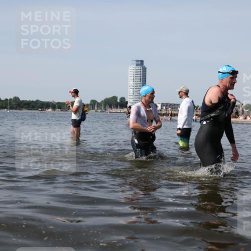 22.06.2025 - Viking Triathlon Michael Strokosch http://msf.ph/oto/8061191 22.06.2025 10:45:27 Schwimmen 68, 102, 108, 197, 466, 605 meine-sportfotos.de