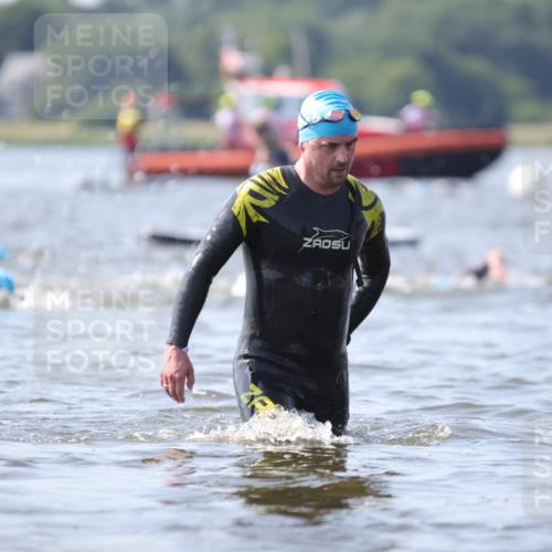 22.06.2025 - Viking Triathlon H.Heesch http://msf.ph/oto/8061221 22.06.2025 10:39:58 Schwimmen 248, 283, 437, 518, 538 meine-sportfotos.de