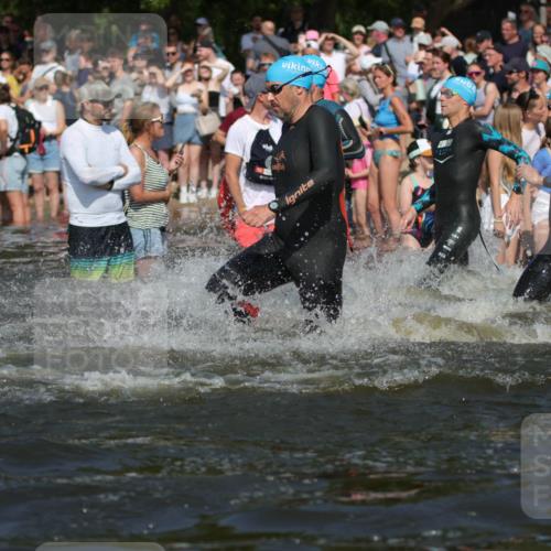 22.06.2025 - Viking Triathlon H.Heesch http://msf.ph/oto/8061236 22.06.2025 10:03:46 Schwimmen 26, 62, 77, 79, 108, 148, 157, 296, 396, 451, 456, 495, 619, 635, 648 meine-sportfotos.de