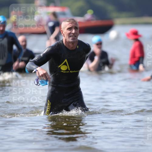 22.06.2025 - Viking Triathlon H.Heesch http://msf.ph/oto/8061241 22.06.2025 10:40:05 Schwimmen 248, 283, 379, 394, 487, 538, 553 meine-sportfotos.de