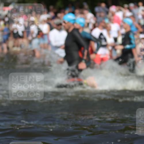 22.06.2025 - Viking Triathlon H.Heesch http://msf.ph/oto/8061242 22.06.2025 10:03:47 Schwimmen 26, 62, 77, 79, 108, 148, 157, 296, 396, 451, 456, 495, 619, 635, 648 meine-sportfotos.de