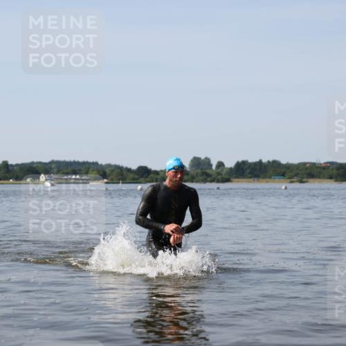 22.06.2025 - Viking Triathlon Michael Strokosch http://msf.ph/oto/8061246 22.06.2025 10:25:18 Schwimmen 122, 641 meine-sportfotos.de