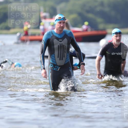 22.06.2025 - Viking Triathlon H.Heesch http://msf.ph/oto/8061249 22.06.2025 10:40:11 Schwimmen 248, 375, 379, 385, 394, 487, 517, 538, 553 meine-sportfotos.de