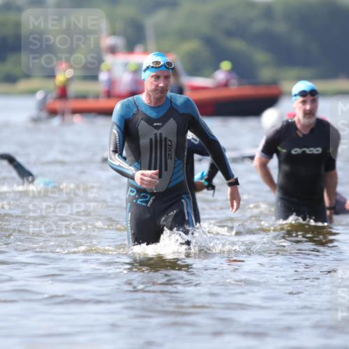 22.06.2025 - Viking Triathlon H.Heesch http://msf.ph/oto/8061256 22.06.2025 10:40:11 Schwimmen 248, 375, 379, 385, 394, 487, 517, 538, 553 meine-sportfotos.de